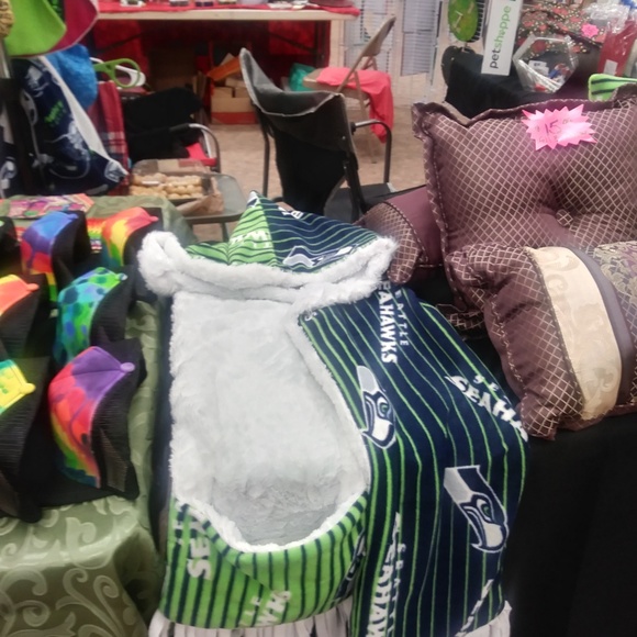 Doggie Coats,Messenger Bags, Bags, Scarves Pillows - Picture 3 of 8